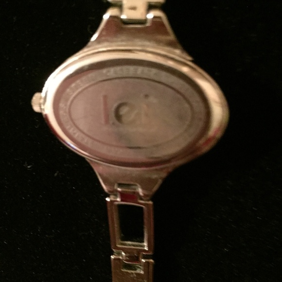 LEI LADIES SILVER TONE WATCH With Blue DIAL - Picture 3 of 3